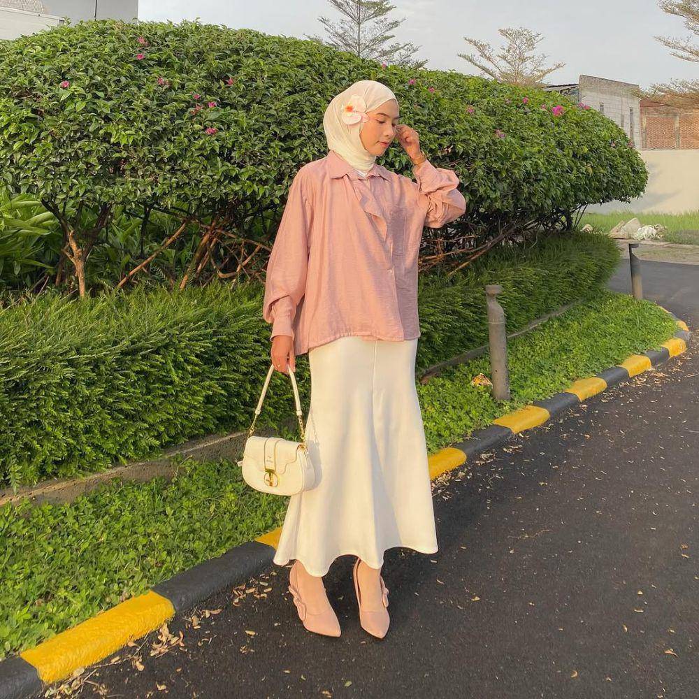 potret ide OOTD feminin nuansa pink ala Indriyani (instagram.com/indriyanii.se)