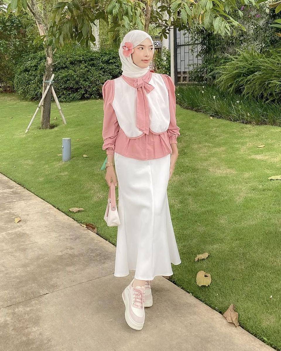 potret ide OOTD feminin nuansa pink ala Indriyani (instagram.com/indriyanii.se)