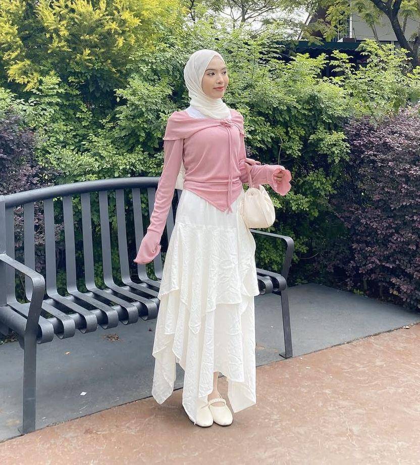 potret ide OOTD feminin nuansa pink ala Indriyani (instagram.com/indriyanii.se)