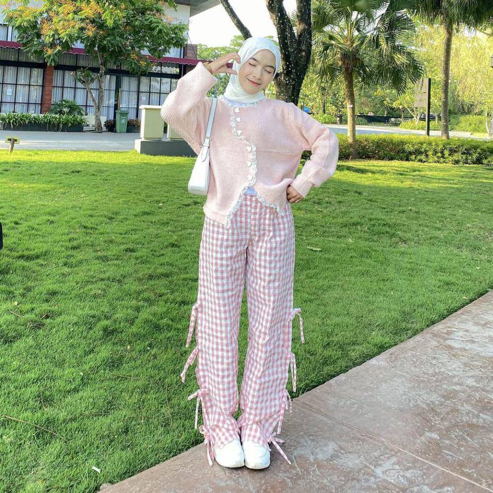 potret ide OOTD feminin nuansa pink ala Indriyani (instagram.com/indriyanii.se)
