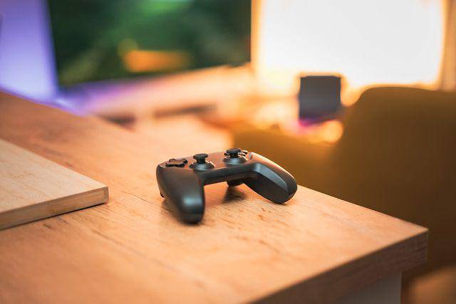 ilustrasi gamepad (unsplash.com/@jakubzerdzicki)