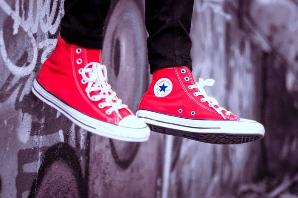 sepatu converse buatan mana