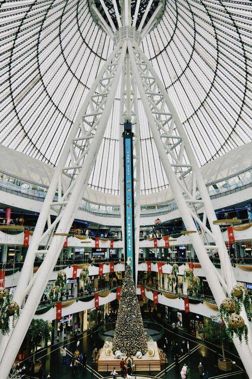 Struktur interior Khan Shatyr (pexels.com/Aibek Skakov)