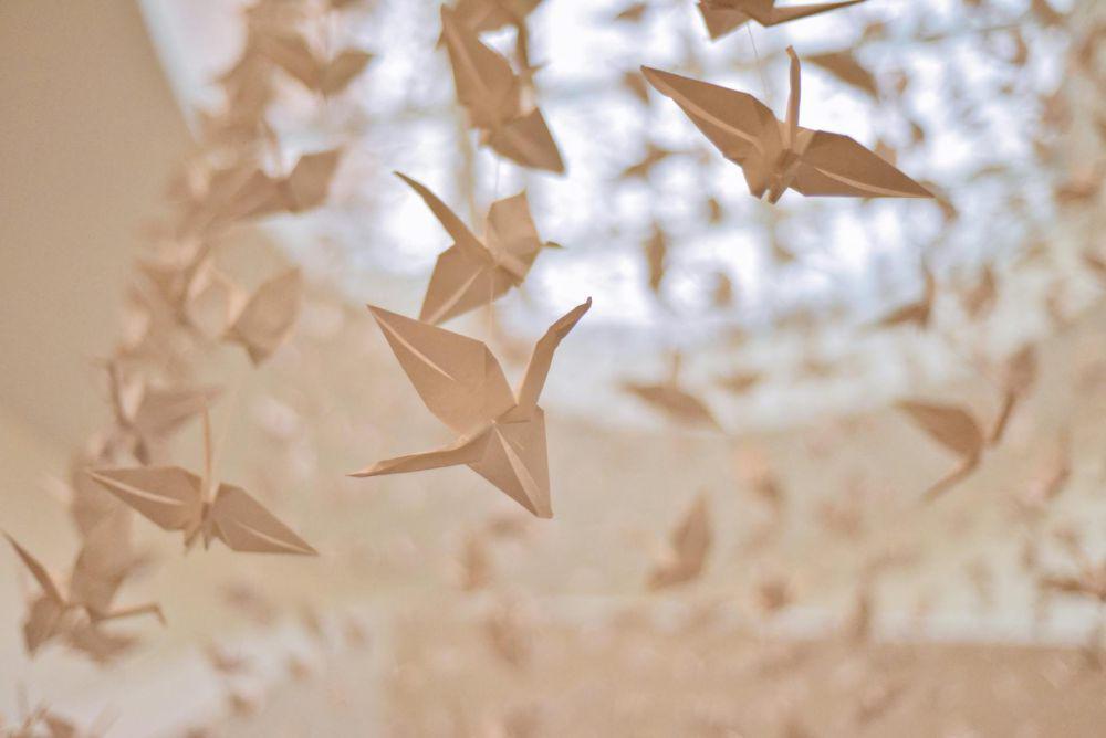 Tips Membuat Hiasan Dinding dari Kertas Origami, Murah dan Estetik!