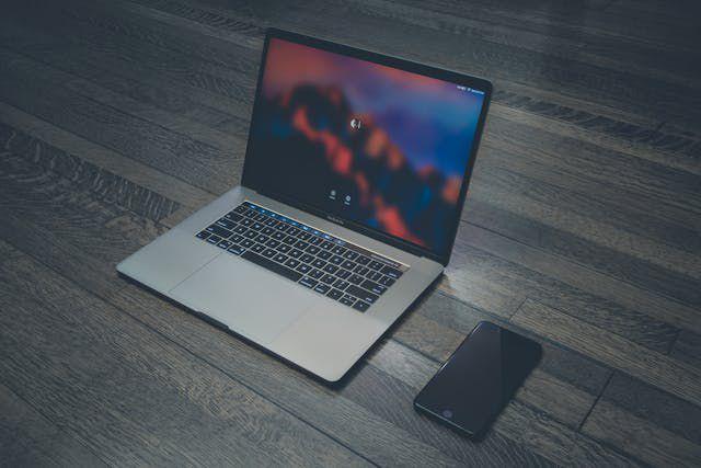 ilustrasi laptop (pexels.com/vee terzy)
