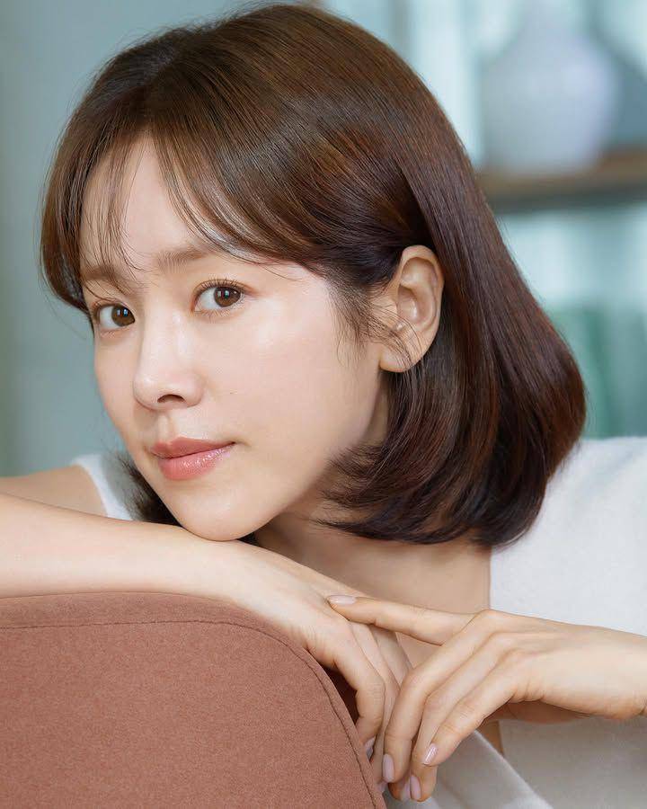 inspirasi makeup Han Ji Min (instagram.com/roma.emo)