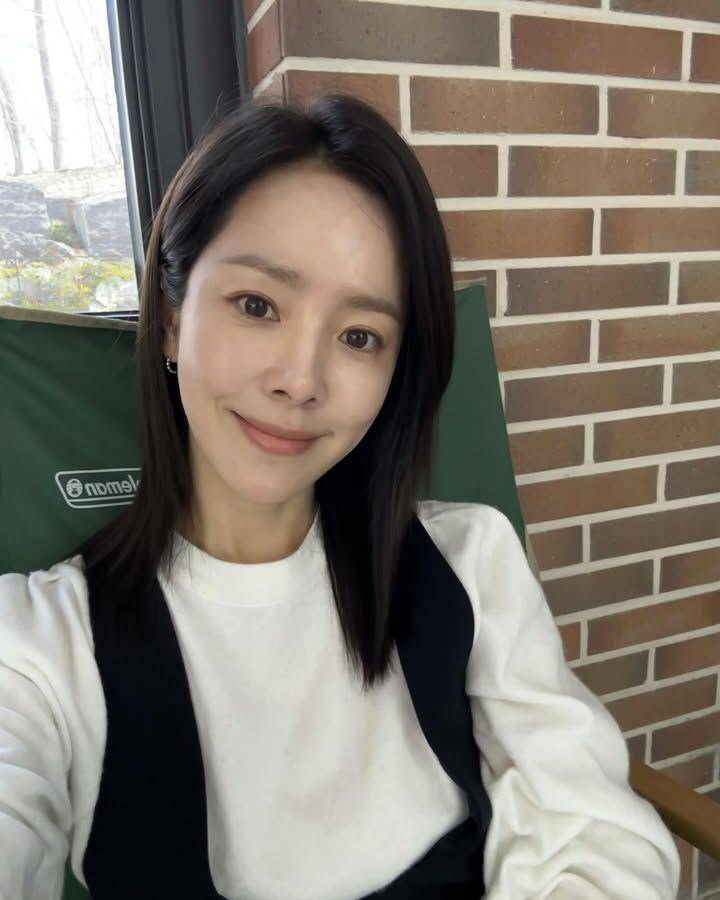 inspirasi makeup Han Ji Min (instagram.com/roma.emo)