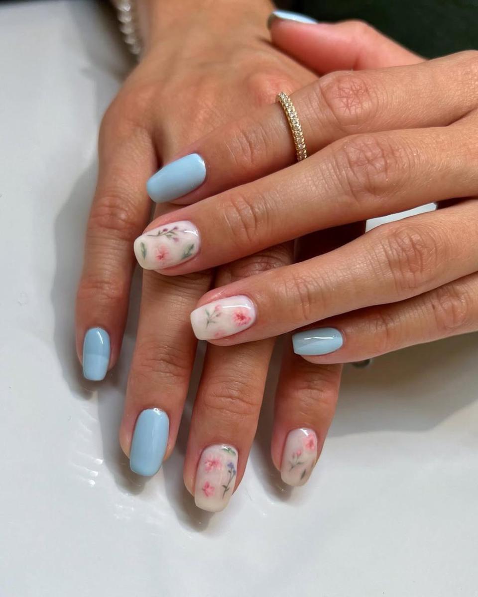 Nail art tema bunga (instagram.com/overglowedit)