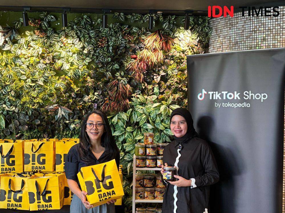 Antonia Adega, Communications Senior Lead, Tokopedia and TikTok E-commerce dan Indri Nova Lestari, pemilik Big Bananass (IDN Times/Rifki Wuda)