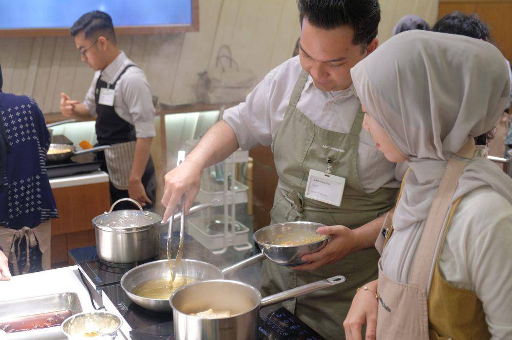 Potret belajar masak makanan khas Jepang di ABC Cooking Studio, Senayan City, Jakarta Pusat (Dok.IDN Times)