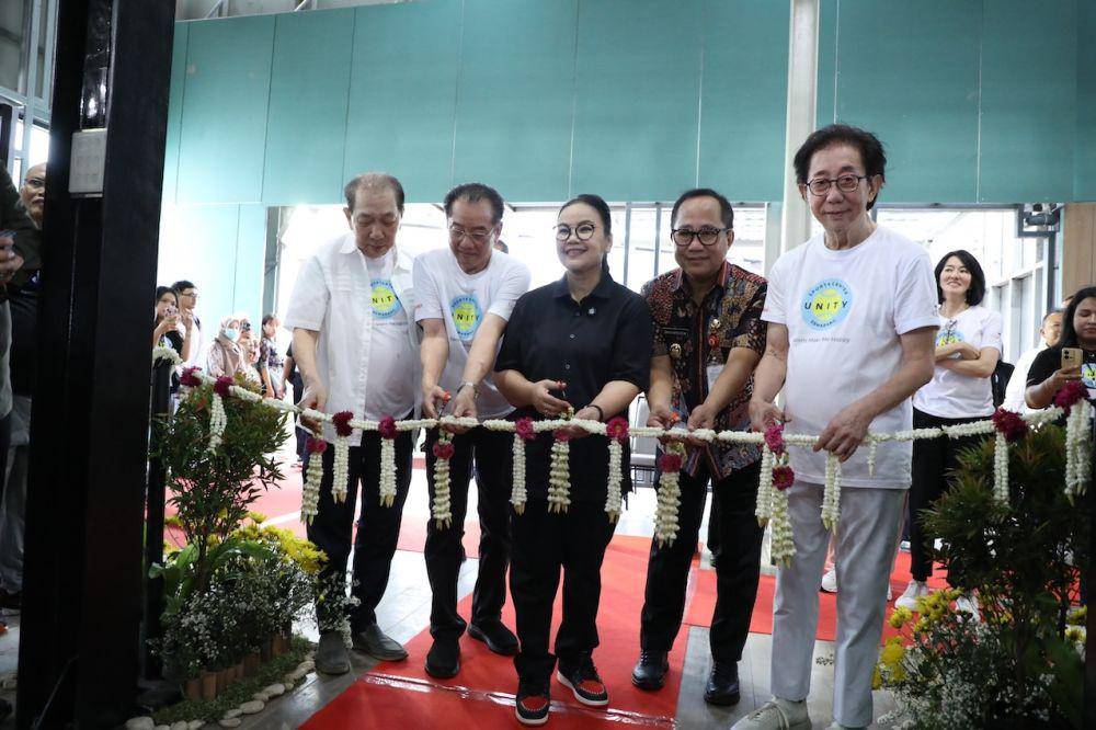 Wali Kota Semarang, Agustina Wilujeng menghadiri peresmian fasilitas olahraga Tennis Academy Unity Sport Center di Jl. Sisingamangaraja No. 26, Green Candi Residence, Blok A-B, Kaliwiru, Candisari, Semarang resmi dibuka, Rabu (23/4/2025). (dok. Pemkot Semarang)
