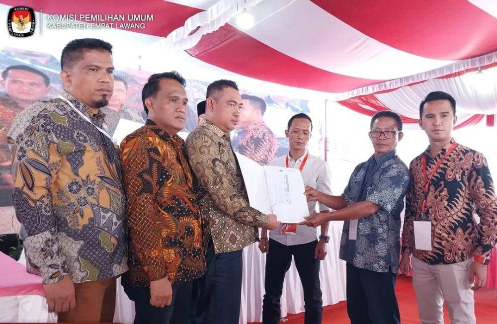 Suasana rapat pleno terbuka rekapitulasi hasil PSU Empat Lawang. (Dok. KPU Empat Lawang)