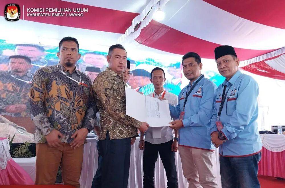 Suasana rapat pleno terbuka rekapitulasi hasil PSU Empat Lawang. (Dok. KPU Empat Lawang)