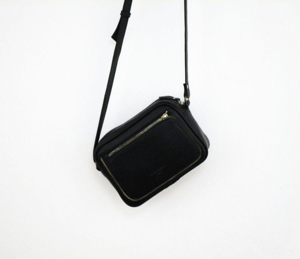 4 Rekomendasi Clutch Bag yang Modelnya Simpel dan Stylish, Cek Yuk!