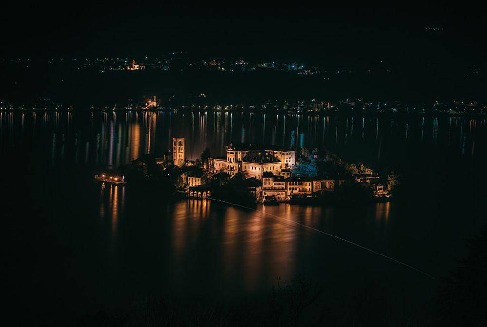 potret Pulau San Giulio (commons.wikimedia.org/Diego Bonacina)