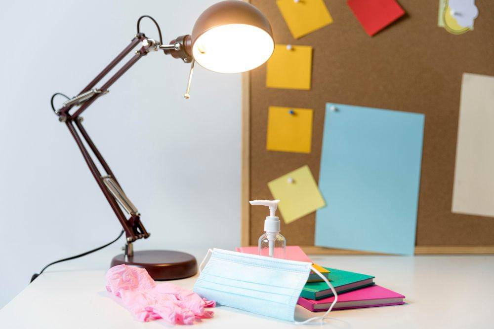 ilustrasi lampu jepit (freepik.com/freepik)