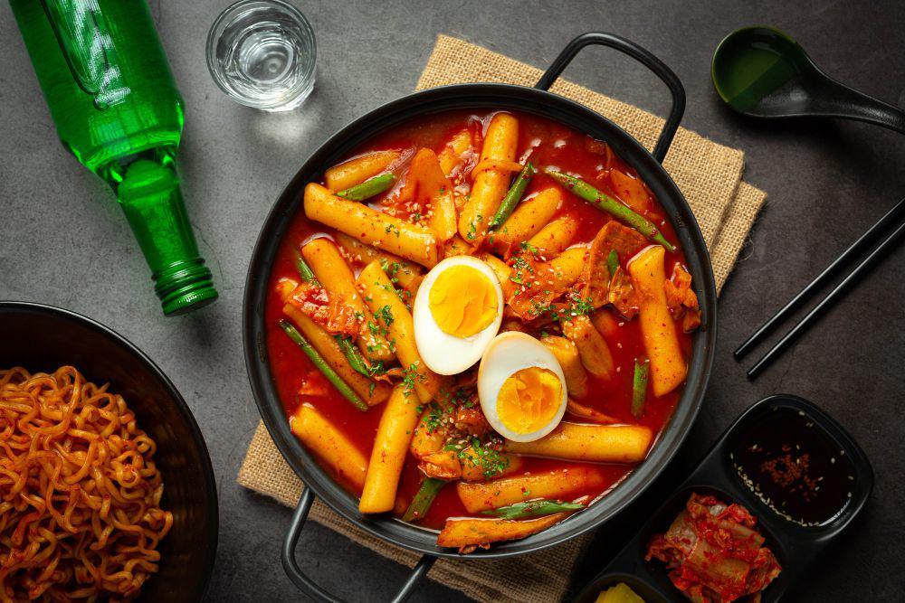 5 Tips Masak Tteokbokki Anti Lembek dan Sausnya Nempel Maksimal