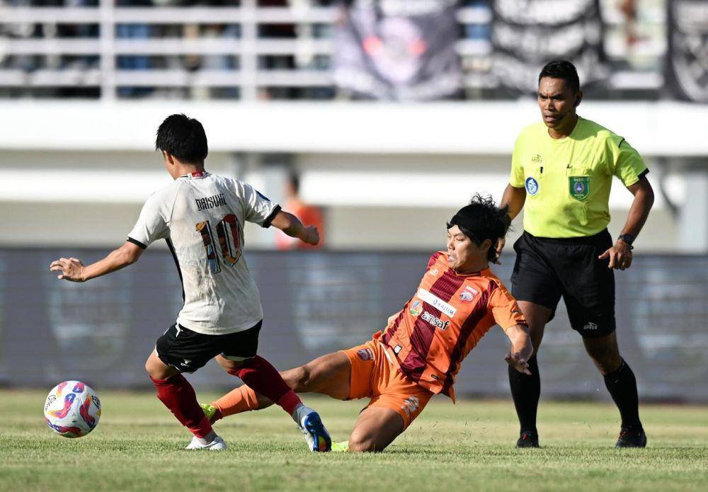 Kei Hirose (jersey oranye) diharapkan tampil impresif pada laga kontra PSIS Semarang, Jumat (25/4/2025). (Dok. Facebook Borneo FC)