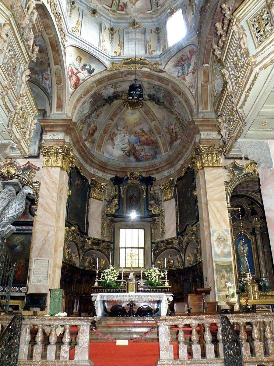 potret Basilika San Gulio (commons.wikimedia.org/Torsade de Pointes)