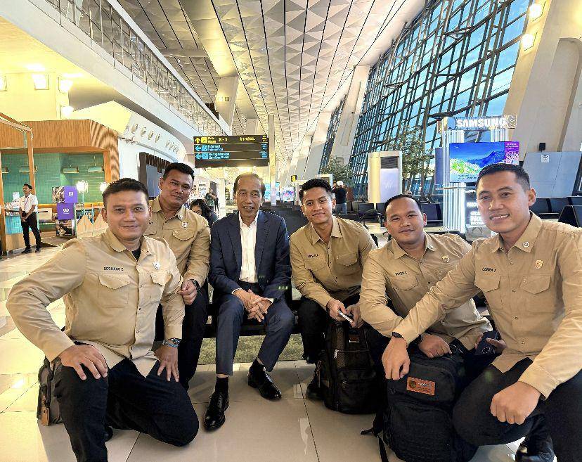 Presiden Indonesia ke-7 Jokowi Widodo di Bandara Soekarno-Harta (instagram @windrasanur)