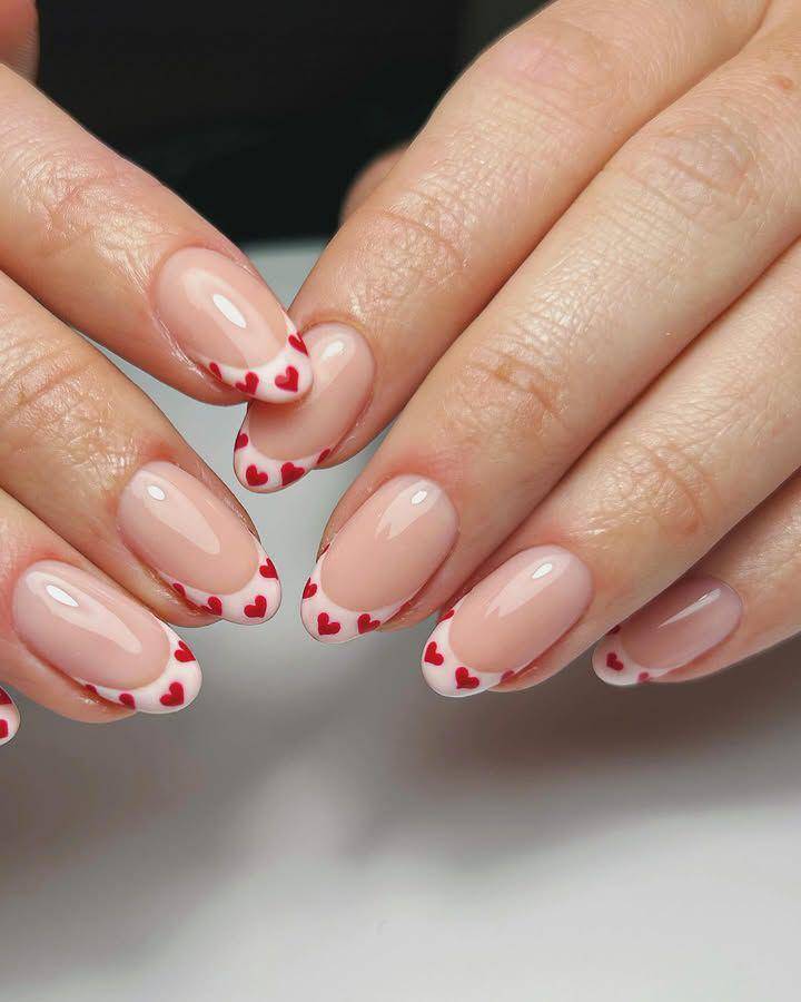 inspirasi French tip nail art (instagram.com/_by_shelley)