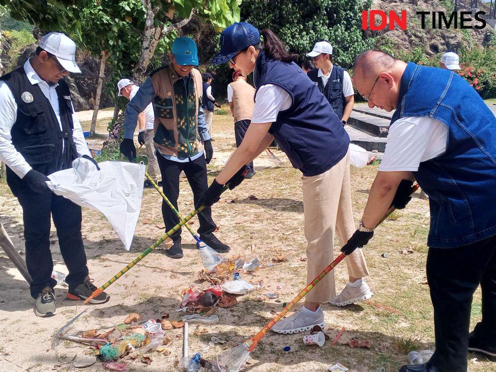 Menpar Widiyanti Putri Canangkan Gerakan Wisata Bersih di Mandalika