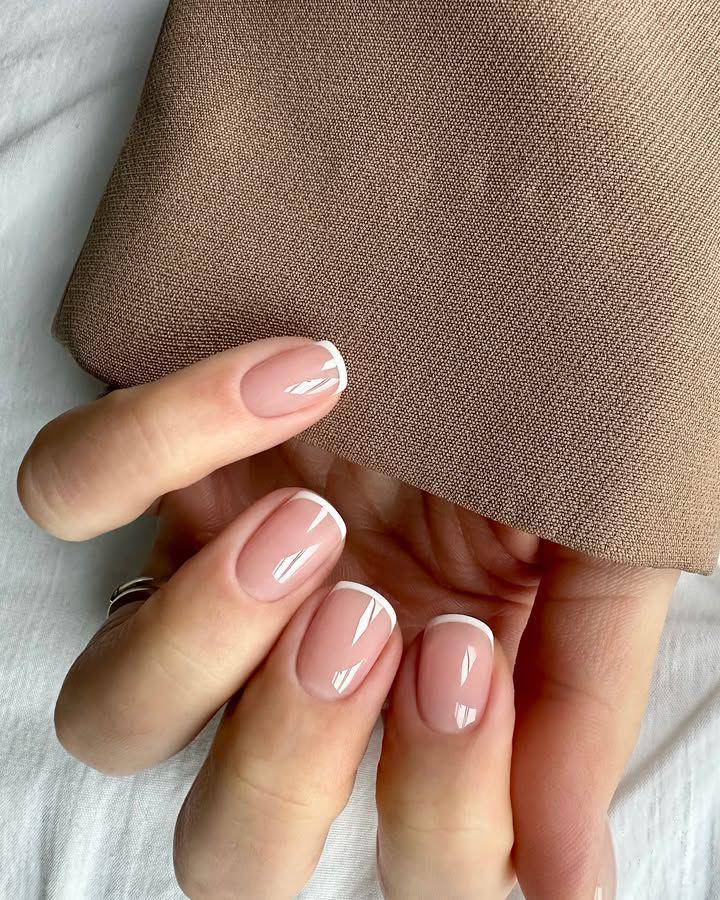inspirasi French tip nail art (instagram.com/gel.bymegan)