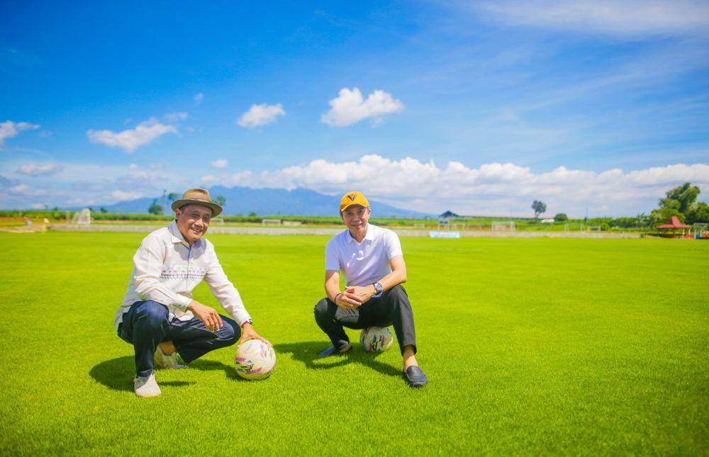 Wali Kota Bogor, Jawa Barat Dedie Rachim saat mengunjungi stadion di Jawa Tengah, Rabu (23/4/2025). (Humas Pemkot Bogor).