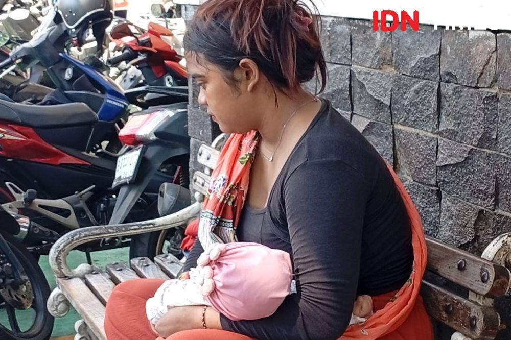 Pelamar loker PPSU di Balai Kota DKI Jakarta pada Kamis (24/4/2025). (IDN Times/Dini Suciatiningrum)