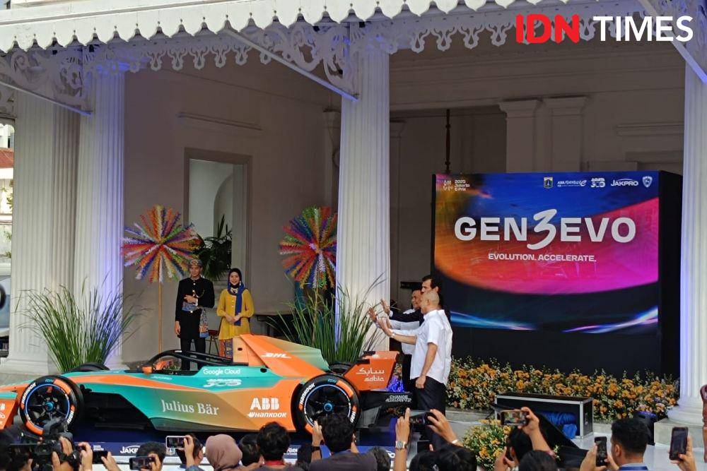 Launching Formula E 2025 di Balai Kota Jakarta, Kamis (24/4/2025). (IDN Times/Tino)