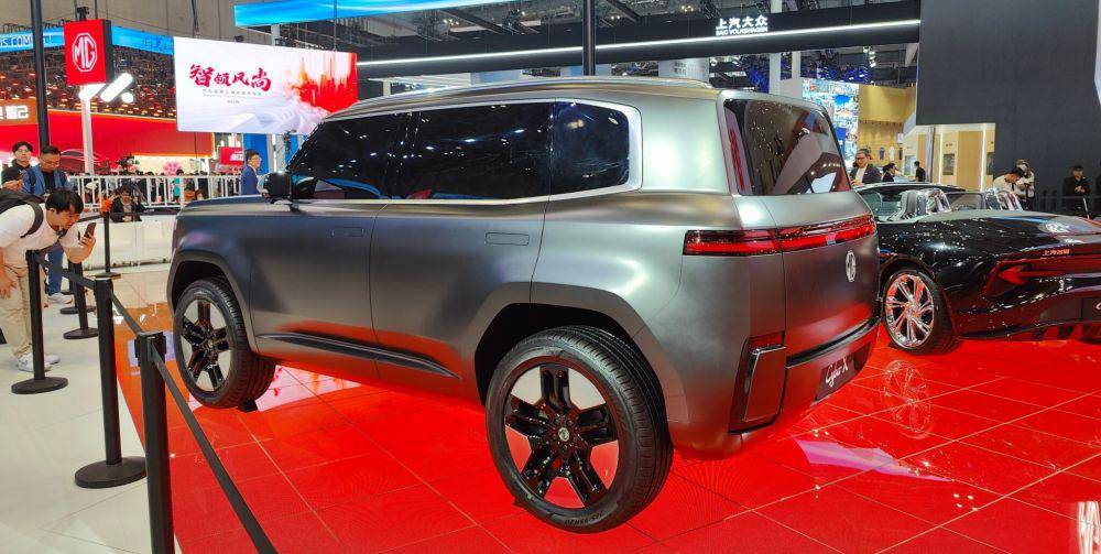 Desain bodi secara keseluruhan mengotak (Carnewschina)