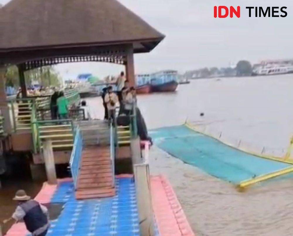 Kapal wisata di Pontianak tenggelam. (IDN Times/istimewa).