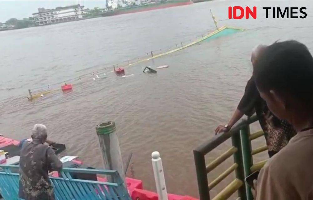 Tak ada korban jiwa dalam tenggelamnya kapal wisata ini. (IDN Times/istimewa).