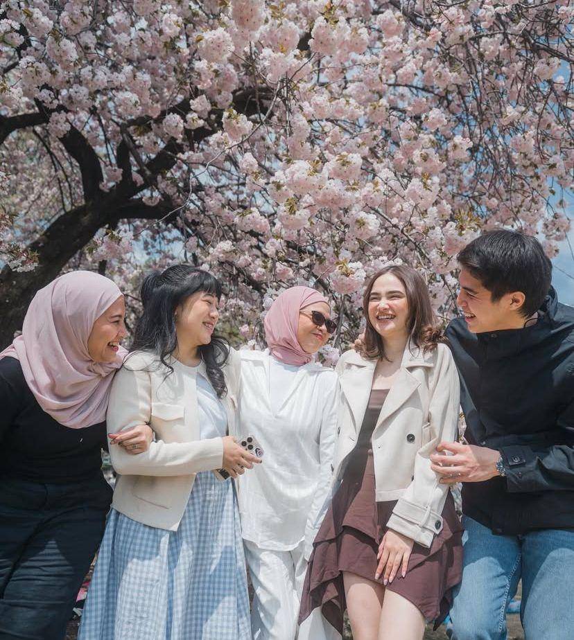 potret El Rumi liburan bersama Syifa Hadju dan keluarganya di Jepang (Instagram.com/shndihadju)
