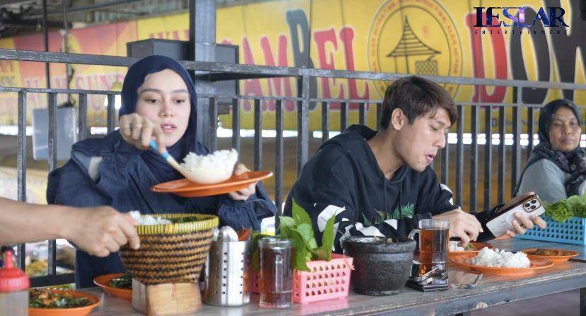 potret Lesti Kejora dan Rizky Billa mudik ke Cianjur (youtube.com/Leslar Entertainment)