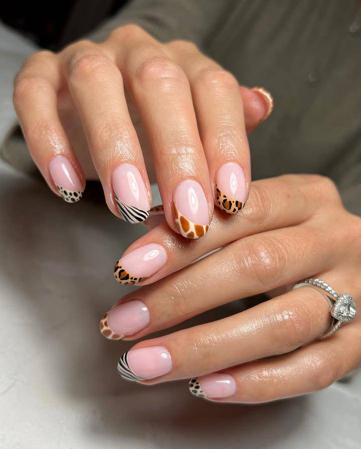 inspirasi French tip nail art (instagram.com/learnahstarbuck_nailartist)
