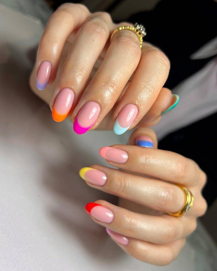inspirasi French tip nail art (instagram.com/learnahstarbuck_nailartist)