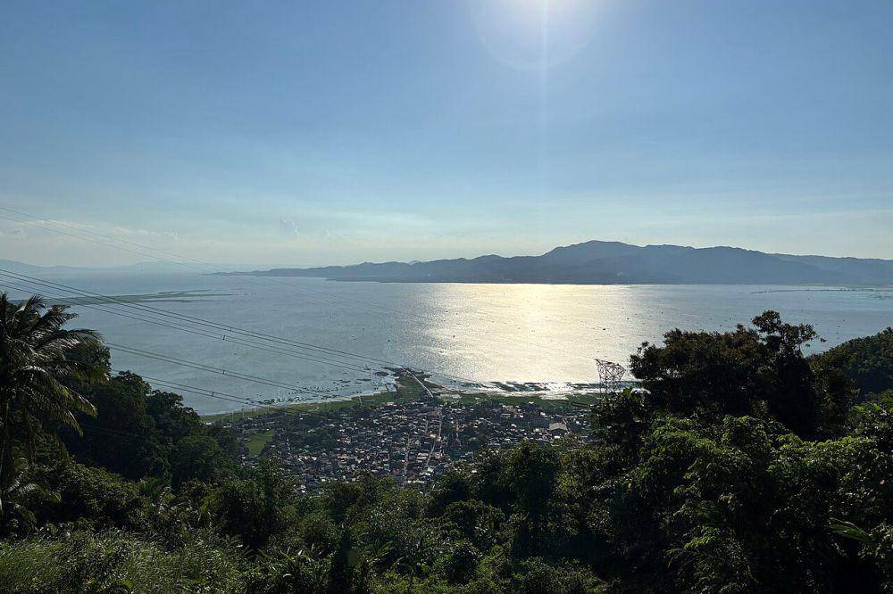 Panorama Laguna de Bay (commons.wikimedia.org/RFNirmala)