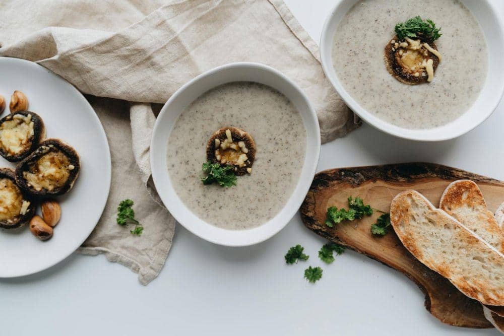 8 Pelengkap Menyantap Mushroom Soup, Bikin Kenyang!