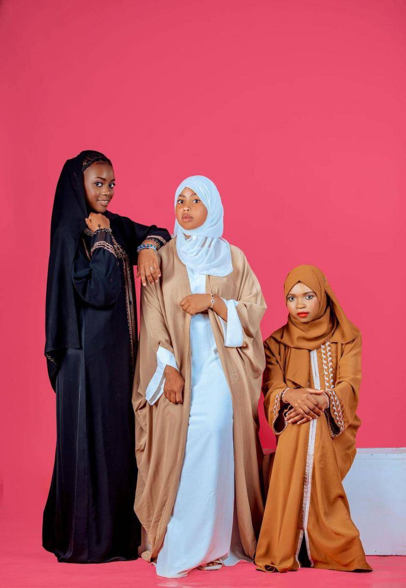 ilustrasi abaya (pexels.com/Mika Photogenius)