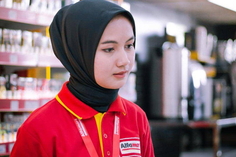ilustrasi bayar UKT di gerai retail (pexels.com/ryri photography)