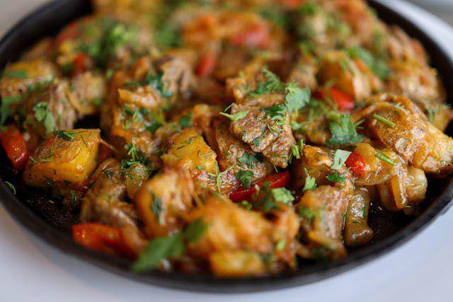 mangut ayam kemangi (pexels.com/Valeria Boltneva)
