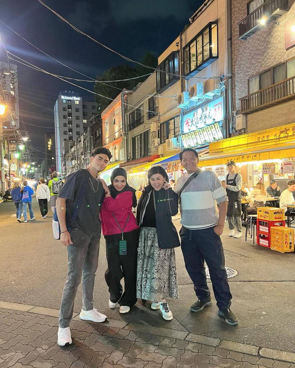 potret Rieta Amilia dan sahabat (instagram.com/rieta_amilia)