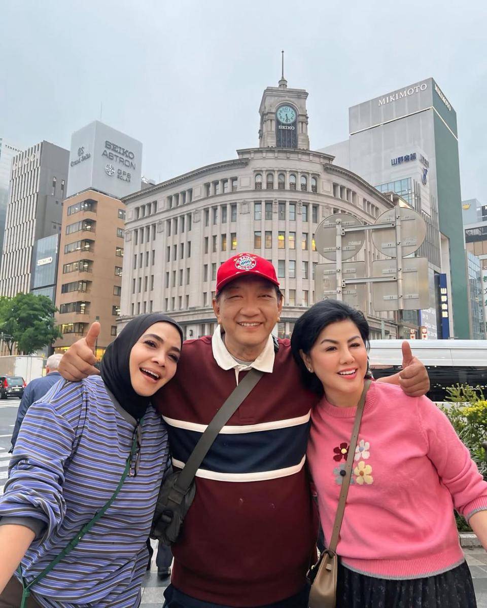 potret Rieta Amilia dan sahabat (instagram.com/rieta_amilia)