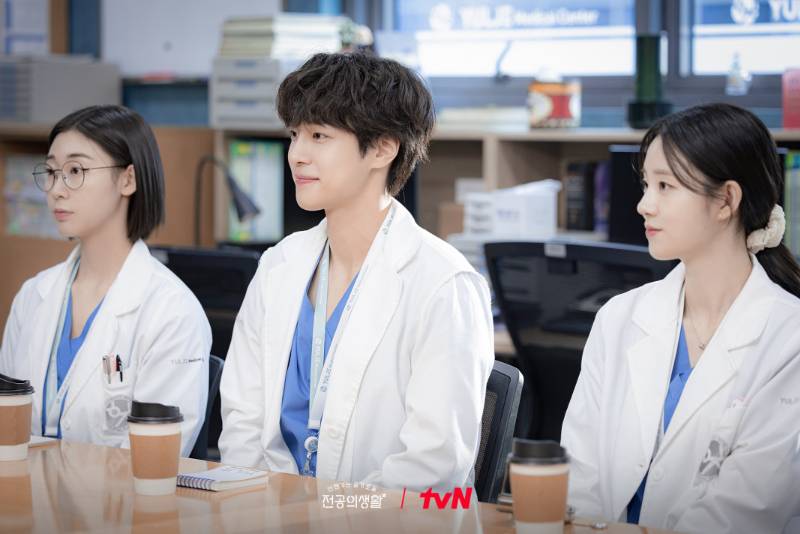 cuplikan drama Resident Playbook (dok. tvN/Resident Playbook)