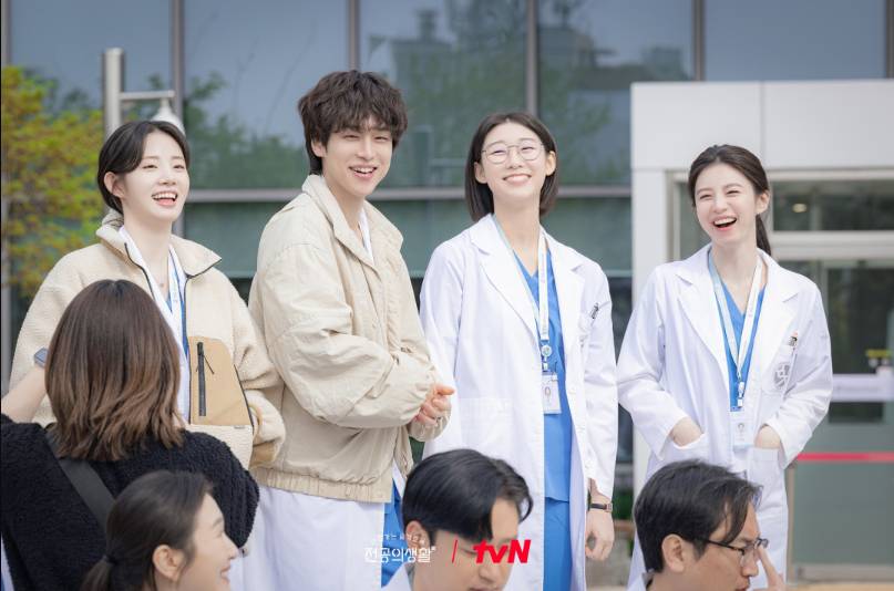 cuplikan drama Resident Playbook (dok. tvN/Resident Playbook)