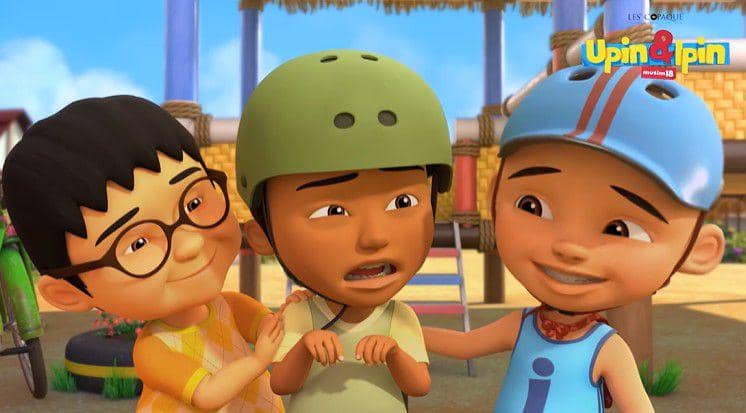 Ipin dan Ehsan membantu Ijat. (youtube.com/@lescopaque)