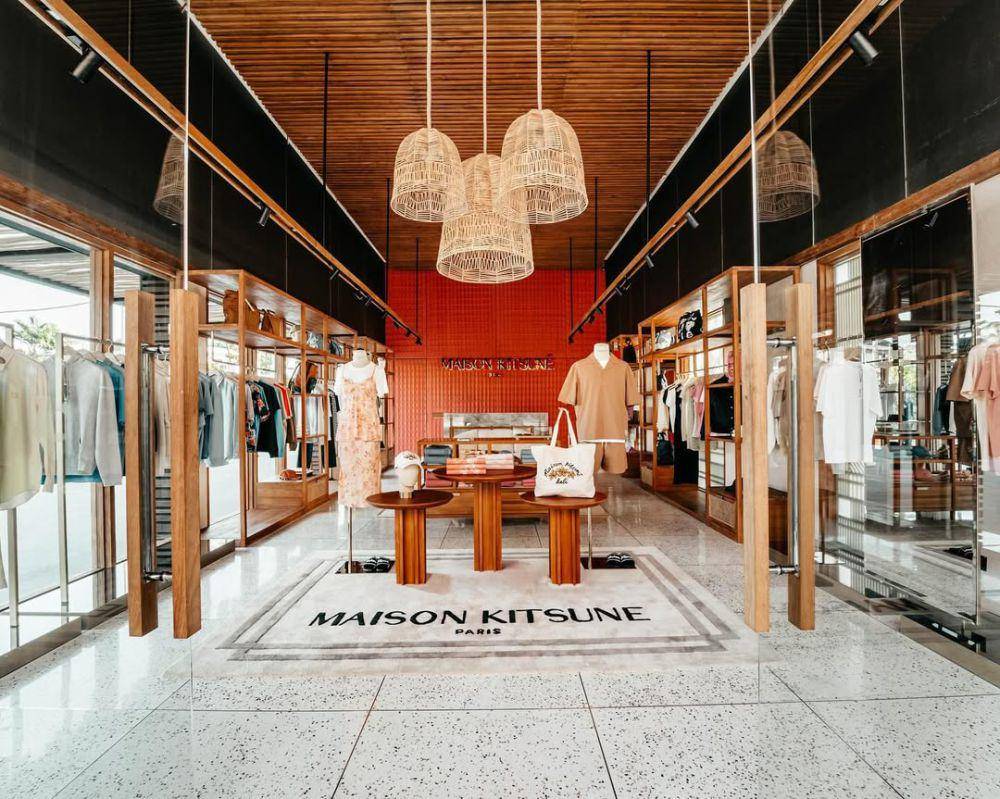 produk-produk di Maison Kitsuné (instagram.com/maisonkitsune)