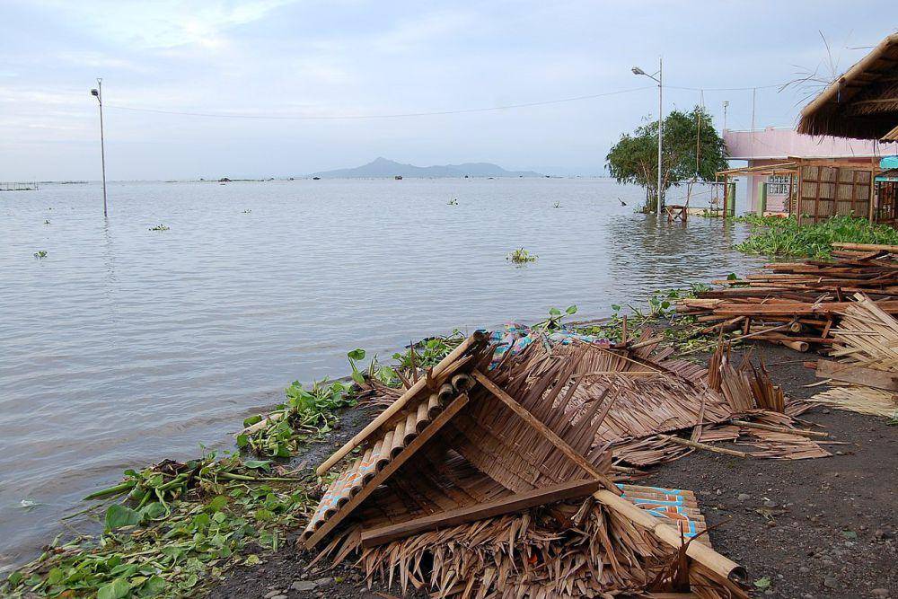 Banjir Topan Ketsana dekat Laguna de Bay (commons.wikimedia.org/IRRI Images)