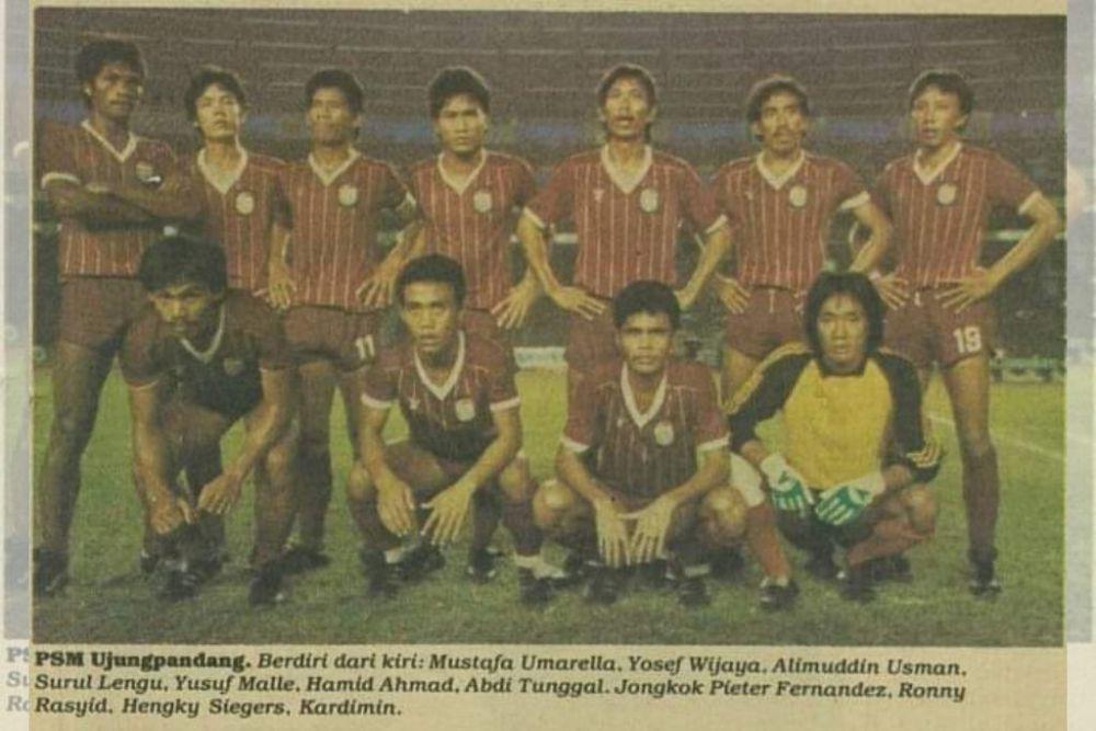 Skuat PSM Makassar berpose sebelum salah satu pertandingan Kejurnas PSSI Perserikatan 1986. (Dok. Istimewa/Arsip Muhammad Sudaryanto)